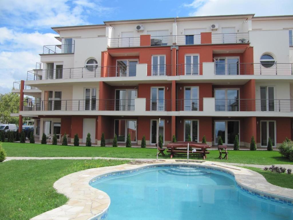 Goldenbeach Deluxe Apartment Шиофок Экстерьер фото